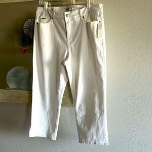 Nine West Women’s White stretch twill Chrystie Capri with slit side hem. Size 14